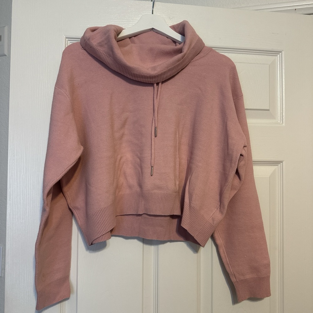 Forever 21 turtleneck pink cropped sweater